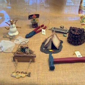 MENS CHRISTMAS TREE DECORATIONS